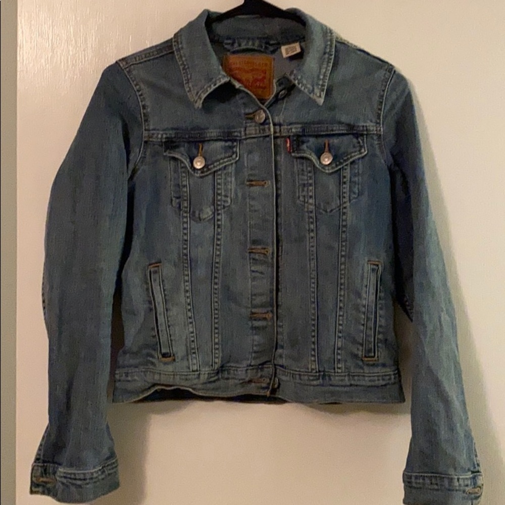 Cute Levi’s denim jacket